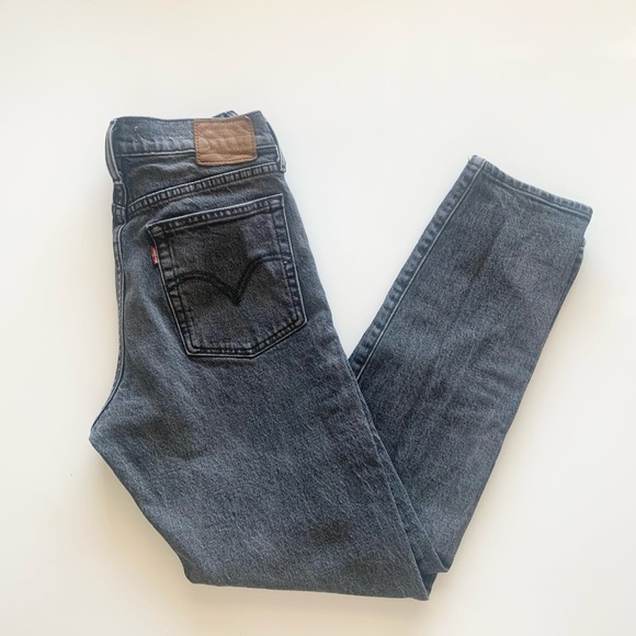 Levi Wedgie Jeans - Picture 1 of 3